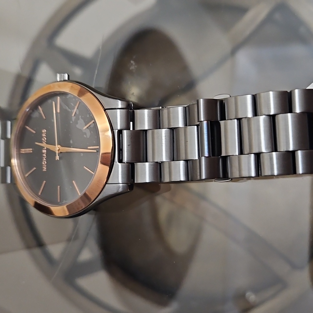 Michael Kors Slim Runway Watch - Picture 4 of 7